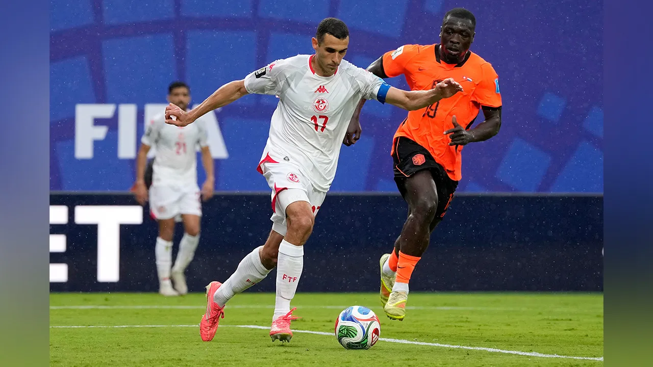 Tunisia's Ellyes Skhiri (17) controls the ball against Netherlands' Brian Brobbey (19) during the World Cup Group F soccer match between Tunisia and the Netherlands in Kansas City, Mo., Thursday, June 25, 2026. (AP Photo/Charlie Riedel)