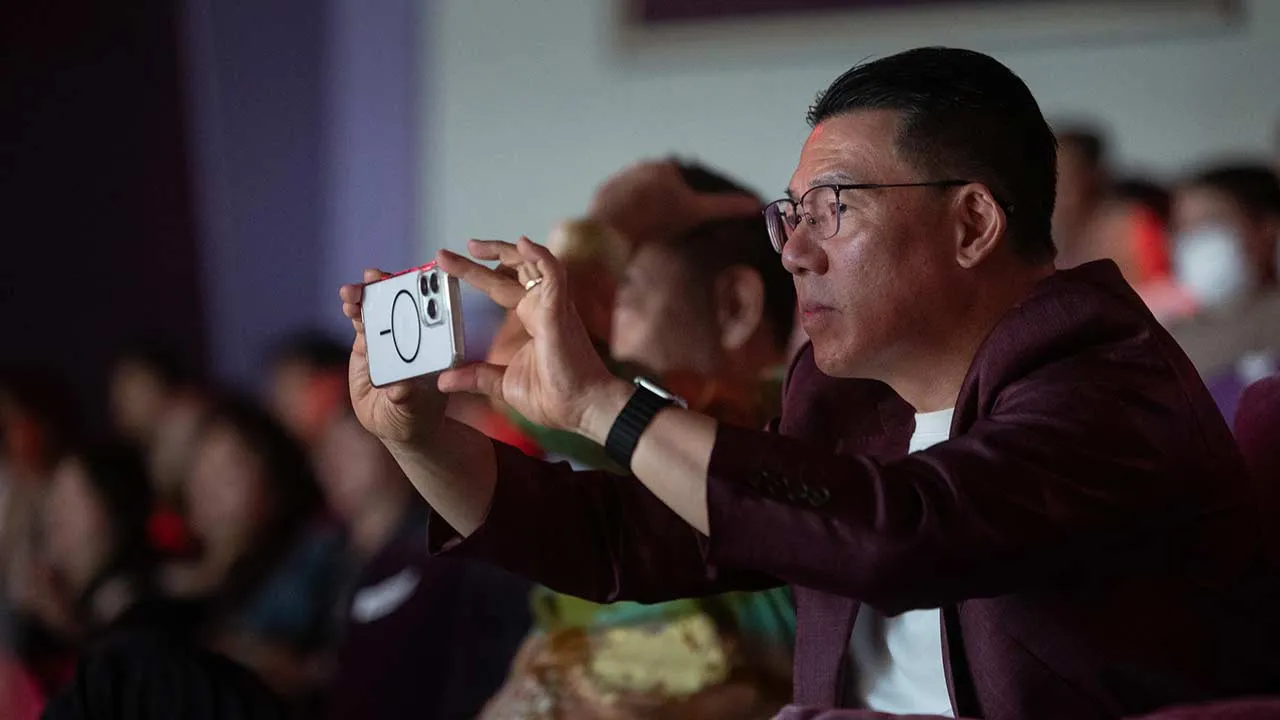 IPOH, 2 Jun-- Menteri Perumahan dan Kerajaan Tempatan (KPKT) Nga Kor Ming ketika hadir menyaksikan persembahan muzik okestra pada program MADANI Philharmonic Musical Concert di Auditorium Radio Televisyen Malaysia (RTM) Perak malam ini.  --fotoBERNAMA (2026) HAK CIPTA TERPELIHARA