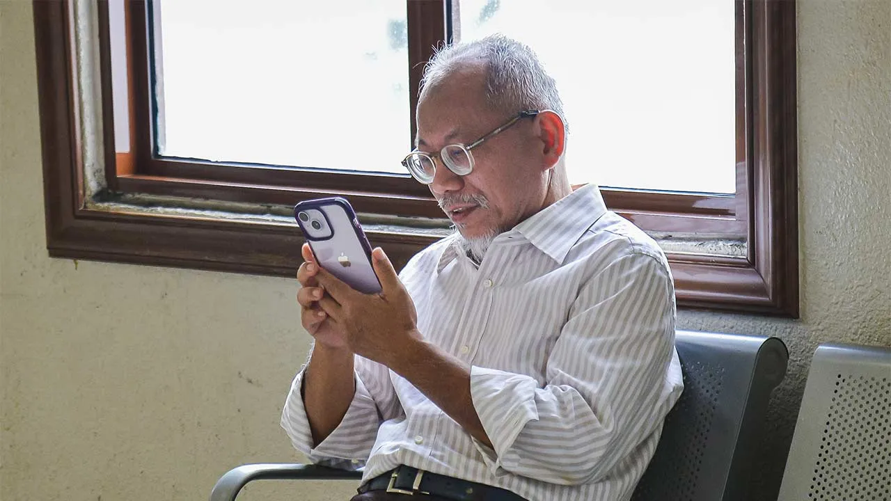 KUALA LUMPUR, 22 Jun -- Pendengaran rayuan bekas Setiausaha Bahagian Kewangan, Kementerian Belia dan Sukan (KBS) Otman Arsahd terhadap hukuman penjara 15 tahun dan denda RM284.2 juta atas kesalahan salah guna kedudukan, mengemukakan tuntutan palsu dan pengubahan wang haram yang dijadual hari ini ditangguhkan ke 21 Sept depan.  Hakim Mahkamah Tinggi Noor Ruwena Md Nurdin membenarkan permohonan peguam Muhammad Rafique Rashid Ali yang mewakili Otman, 67, untuk menangguhkan pendengaran rayuan yang ditetapkan pa