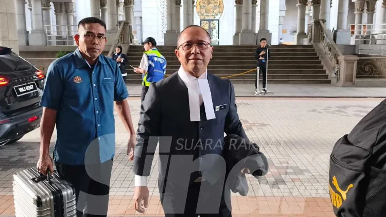 PUTRAJAYA - Pihak pendakwaan kes rayuan terhadap pembebasan Ahli Parlimen Muar, Syed Saddiq Syed Abdul Rahman berkaitan dana Angkatan Bersatu Anak Muda (Armada) memohon semua pihak bersabar dan mendoakan kesihatan Hakim, Datuk Che Mohd Ruzima Ghazali.  Timbalan Pendakwa Raya, Datuk Wan Shaharuddin Wan Ladin berkata, situasi sedemikian bukan sesuatu yang lazim berlaku dalam prosiding mahkamah, namun ia boleh berlaku dalam keadaan tertentu.