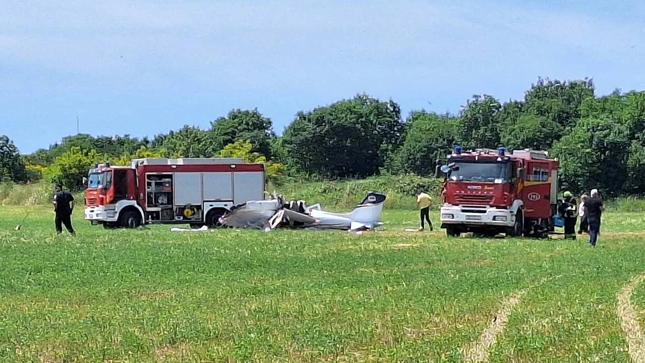 Rescue workers stand next to a small plane that crashed in the northwestern Croatian region of Istria, near the Adriatic town of Medulin, June 4, 2026. Picture taken with a mobile phone. Sasa Miljevic/Pixsell/via REUTERS. THIS IMAGE HAS BEEN SUPPLIED BY A THIRD PARTY. NO RESALES. NO ARCHIVES. BEST QUALITY AVAILABLE TPX IMAGES OF THE DAY