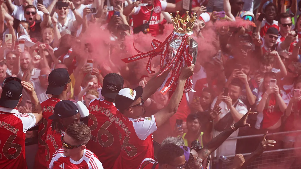 Soccer Football - Premier League - Arsenal Victory Parade - London, Britain - May 31, 2026 Arsenal's William Saliba and teammates celebrate with the Premier League trophy during the victory parade REUTERS/Isabel Infantes