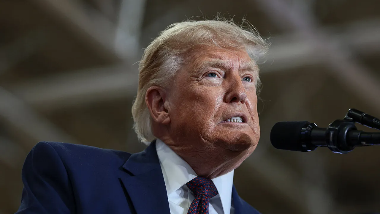 U.S. President Donald Trump delivers remarks during a visit to a Mack Trucks' assembly plant, in Macungie, Pennsylvania, U.S., June 23, 2026. REUTERS/Evelyn Hockstein