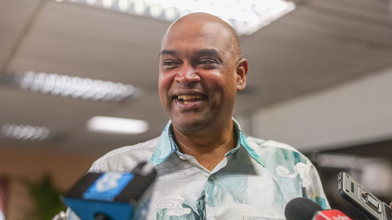 KUALA LUMPUR, 16 April -- Menteri Sumber Manusia Datuk Seri R. Ramanan bercakap kepada media selepas hadir mesyuarat anjuran Concorde Club di Wisma Bernama hari ini._BERNAMA