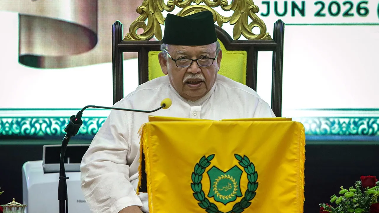KANGAR, 18 Jun -- Raja Perlis Tuanku Syed Sirajuddin Jamalullail bertitah pada Majlis Perasmian Majlis Maal Hijrah 1448H/2026M Peringkat Negeri Perlis di Dewan 2020, di sini hari ini.  Baginda menyeru rakyat agar melaksanakan amanah dengan penuh keikhlasan, menjadikan pekerjaan sebagai ibadah serta menjauhi segala bentuk penyelewengan.   -- fotoBERNAMA (2026) HAK CIPTA TERPELIHARA
