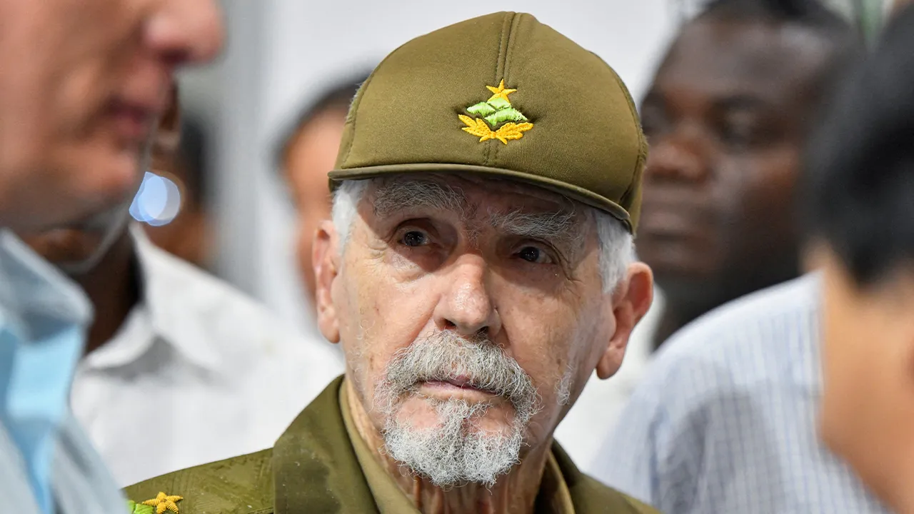 FILE PHOTO: Commander of the Revolution and Cuba's former Vice President Ramiro Valdes looks at Cuba's President Miguel Diaz-Canel during a visit to the 3rd International Exhibition of Renewable Energy and Energy Efficiency, in Havana, Cuba September 20, 2024. REUTERS/Norlys Perez/File Photo