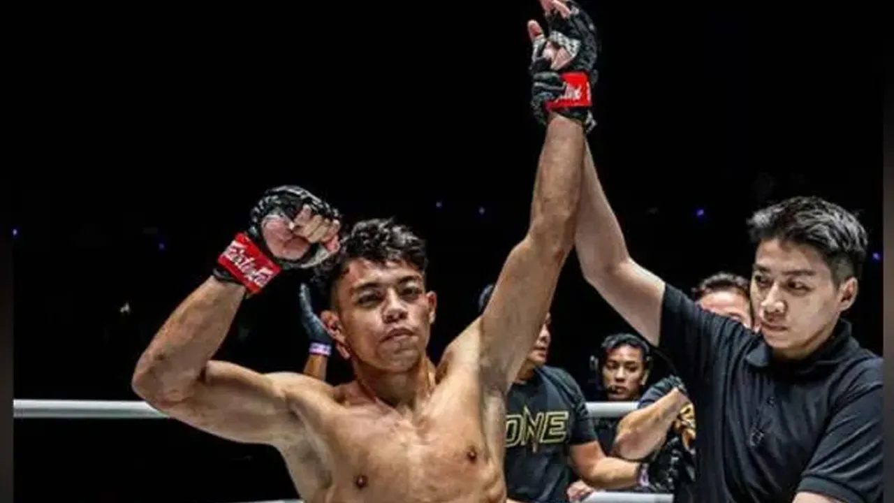 Petarung muay thai negara, Rifdean Masdor, tidak menunjukkan sebarang belas kasihan apabila menumbangkan Javad Mozafari dari Iran menerusi knockout (KO) pada pusingan pertama dalam aksi The Inner Circle 19 di Stadium Lumpinee, Bangkok sebentar tadi.