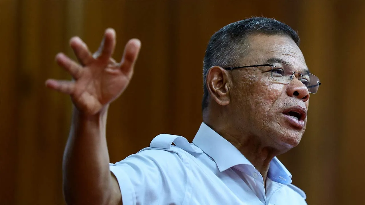 BATU PAHAT, 9 Jun -- Menteri Dalam Negeri Datuk Seri Saifuddin Nasution Ismail berucap pada Program Citra Negara MDN Sekolah Selamat di Pusat Latihan Teknologi Tinggi (ADTEC) Batu Pahat hari ini.