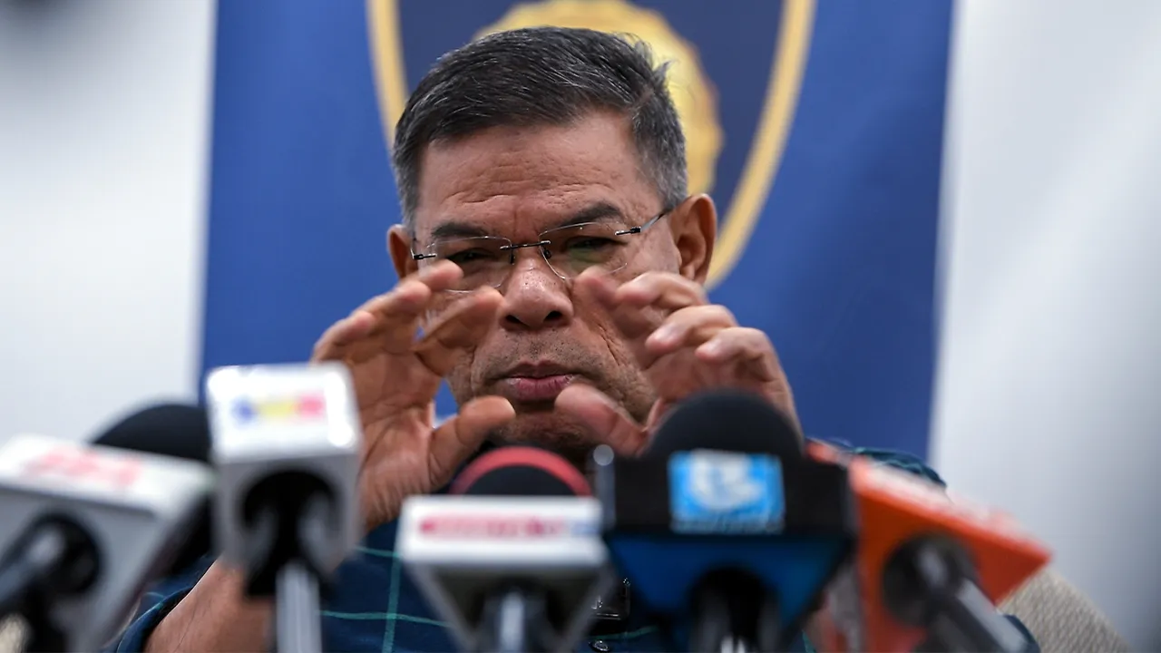 BUKIT KAYU HITAM, 28 Feb -- Menteri Dalam Negeri Datuk Seri Saifuddin Nasution Ismail memberi penerangan ketika sidang media selepas mengadakan lawatan rasmi ke pintu masuk Agensi Kawalan dan Perlindungan Sempadan Malaysia (AKPS) di Kompleks Imigresen, Kastam, Kuarantin dan Keselamatan (ICQS) Bukit Kayu Hitam, hari ini.  --fotoBERNAMA (2026) HAK CIPTA TERPELIHARA