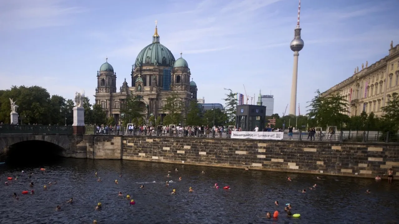 spree, berlin, AP