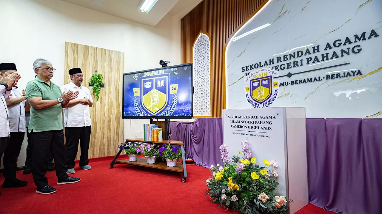 CAMERON HIGHLANDS, 9 Jun -- Sultan Pahang, Al-Sultan Abdullah Ri’ayatuddin Al-Mustafa Billah Shah berkenan merasmikan Sekolah Rendah Agama Islam Negeri (SRAIN) di Tanah Rata hari ini.  --fotoBERNAMA (2026) HAK CIPTA TERPELIHARA