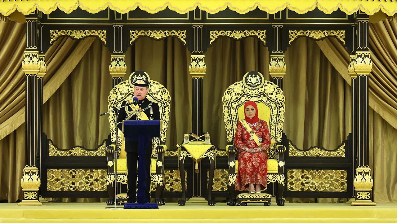 KUALA LUMPUR, 1 Jun -- Yang di-Pertuan Agong Sultan Ibrahim berkenan menyampaikan Titah Diraja pada Istiadat Menghadap dan Pengurniaan Darjah Kebesaran, Bintang dan Pingat Persekutuan 2026 sempena Hari Keputeraan Rasmi Seri Paduka Baginda di Istana Negara hari ini.  Turut berangkat Raja Permaisuri Agong Raja Zarith Sofiah.  -- fotoBERNAMA (2026) HAK CIPTA TERPELIHARA