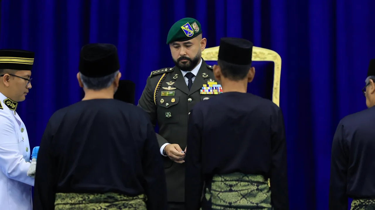SULTAN IBRAHIM KURNIA PINGAT KEPADA 124 PENERIMA SEMPENA ULANG TAHUN HARI KEPUTERAAN RASMI SULTAN JOHOR Seramai 124 penerima dikurniakan pingat sempena Ulang Tahun Hari Keputeraan Rasmi Baginda pada 23 Mac 2026.  KDYMM SPB Yang di-Pertuan Agong, Sultan Ibrahim mengurniakan Pingat Lama dan Baik Dalam Perkhidmatan (PLP) kepada 29 orang penerima manakala Pingat Jasa Dan Lama Dalam Pekerjaan (PJP) seramai   19 penerima.