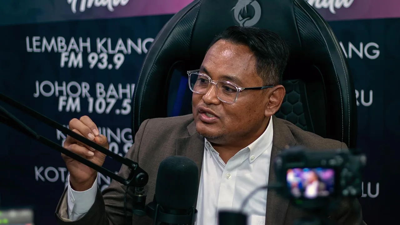 KUALA LUMPUR, 3 Jun – Timbalan Pengarah Bahagian Pendidikan Masyarakat, Suruhanjaya Pencegahan Rasuah Malaysia (SPRM), Samsul Salip hadir sebagai tetamu dalam program Bernama Radio Fokus 30 bagi membincangkan topik “SPRM Gembleng Gen Z Agen Basmi Rasuah” di studio Bernama Radio, di sini, hari ini.  -- fotoBERNAMA (2026) HAK CIPTA TERPELIHARA