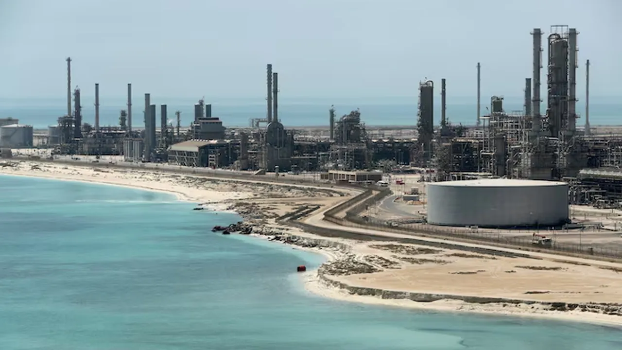 General view of Saudi Aramco's Ras Tanura oil refinery and oil terminal in Saudi Arabia May 21, 2018. REUTERS
