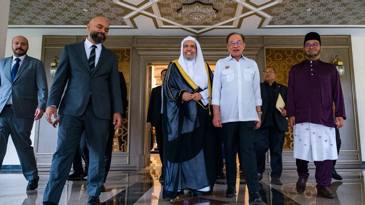 Petang tadi saya menerima kunjungan Setiausaha Agung Rabithah al-Alam al-Islami  (Muslim World League), Sheikh Dr Mohammad bin Abdulkarim Alissa di Putrajaya untuk bertukar pandangan mengenai perkembangan dunia Islam serta usaha memperkukuh persefahaman antara agama.