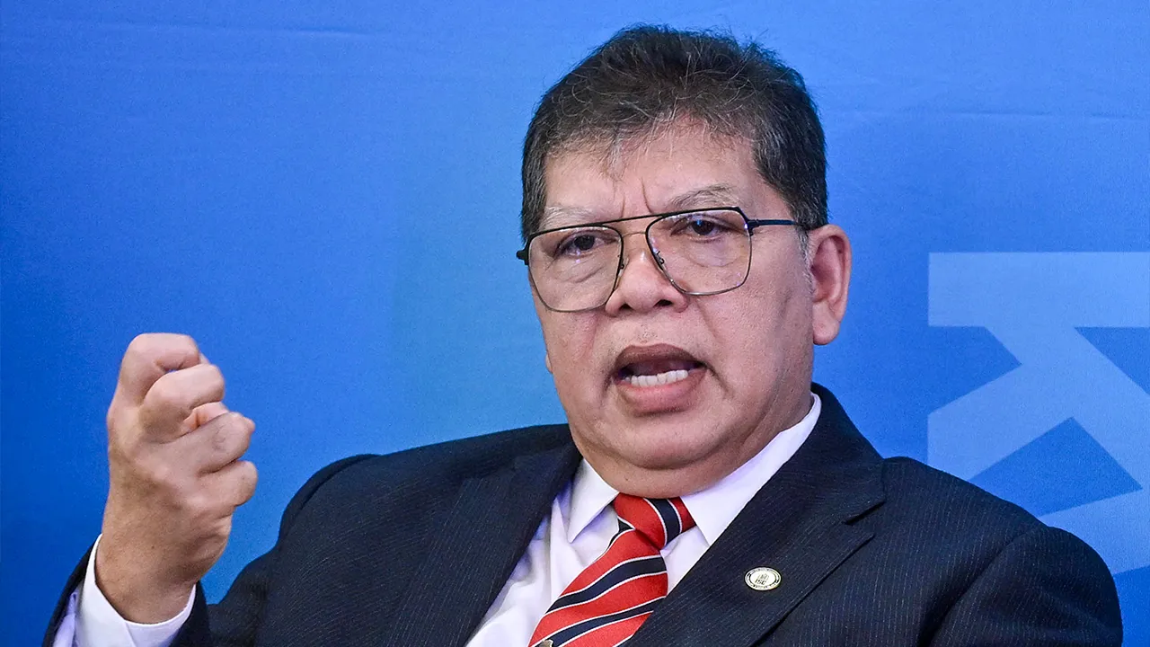 KUALA LUMPUR, 2 Mac -- Yang Dipertua Dewan Rakyat Tan Sri Johari Abdul ketika sidang media selepas hadir pada Majlis Perbarisan Tamat Latihan Pelatih Program Latihan Khidmat Negara (PLKN) 3.0 Siri Satu Tahun 2026 di Kem 515 Kementah hari ini.  --fotoBERNAMA (2026) HAK CIPTA TERPELIHARA