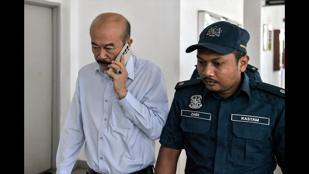 ALOR SETAR, 29 Jun -- Sebuah syarikat yang menjalankan perkhidmatan perhotelan dan pengarahnya dihadapkan ke Mahkamah Sesyen hari ini atas empat pertuduhan gagal membayar cukai pendapatan lebih RM153,000 dua tahun lalu.