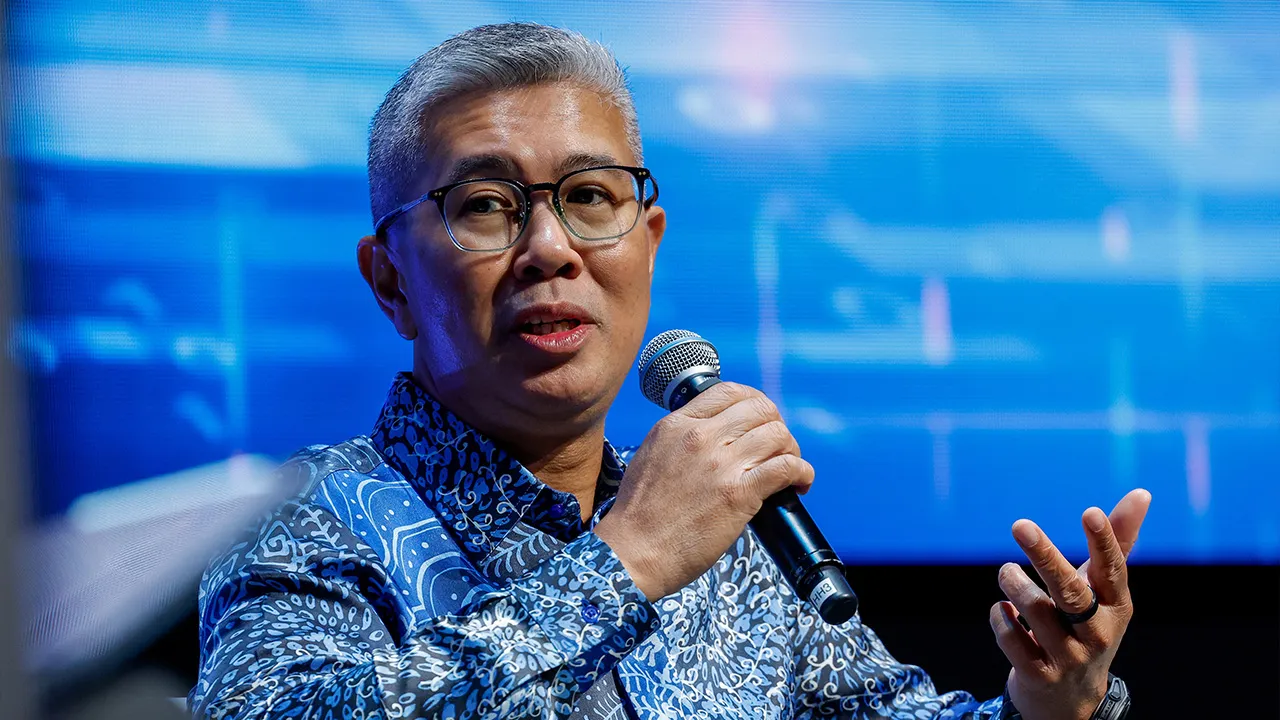 KUALA LUMPUR, June 4 -- Chairman Malaysian Investment Development Authority (MIDA) Tengku Datuk Seri Zafrul Tengku Abdul Aziz during a dialogue titled "Fueling AI's Hunger: Powering ASEAN's Next Era of Growth" at the Energy Transition Conference 2026 (ETCon26) at the Kuala Lumpur Convention Centre (KLCC) today.  --fotoBERNAMA (2026) COPYRIGHT RESERVED