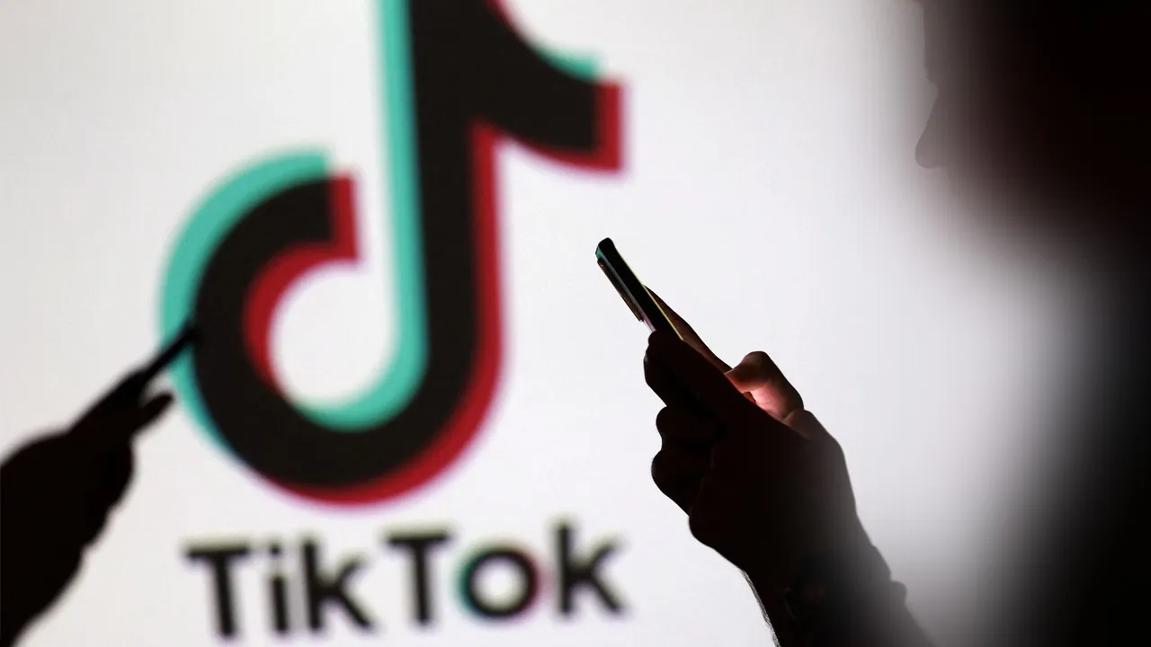 TIKTOK USER