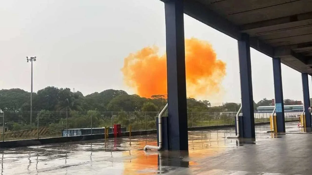 Tangkap layar video tular insiden tangki bahan kimia dipercayai bocor di Pasir Gudang.