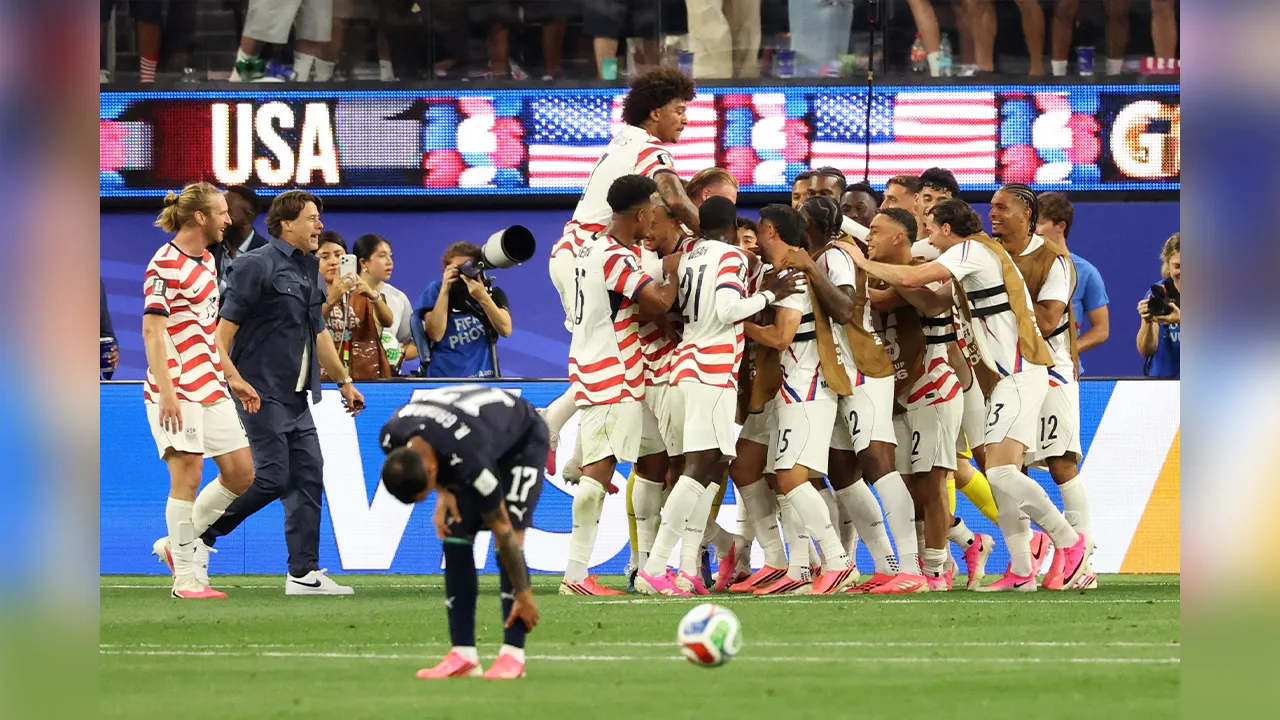 Soccer Football - FIFA World Cup 2026 - Group D - United States v Paraguay - Los Angeles Stadium, Inglewood, California, U.S. - June 12, 2026 Giovanni Reyna of the U.S. celebrates scoring their fourth goal with teammates and coach Mauricio Pochettino REUTERS/Mario Anzuoni