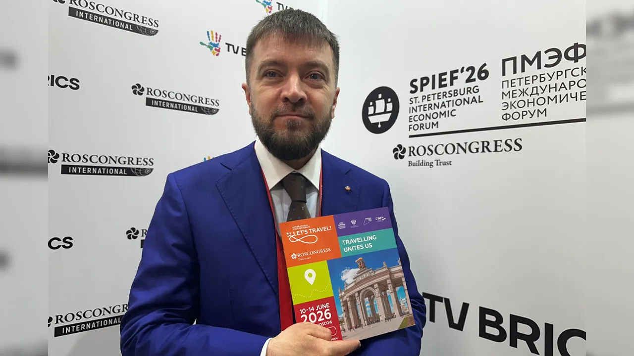 Ketua penganjur pameran pelancongan Vladimir Zatynayko berucap pada satu sesi di Forum Ekonomi Antarabangsa St Petersburg (SPIEF) 2026, 8 Jun 2026. - Foto Astro AWANI