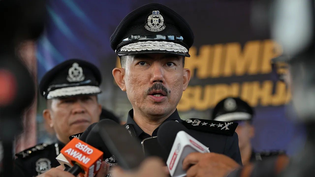 KUCHING, 25 Jun -- Pesuruhjaya Polis Sarawak Datuk Mohamad Zainal Abdullah ditemui pemberita pada Perhimpunan Bulanan Pesuruhjaya Polis Sarawak di Ibu Pejabat Polis Kontinjen (IPK) Sarawak, hari ini._BERNAMA