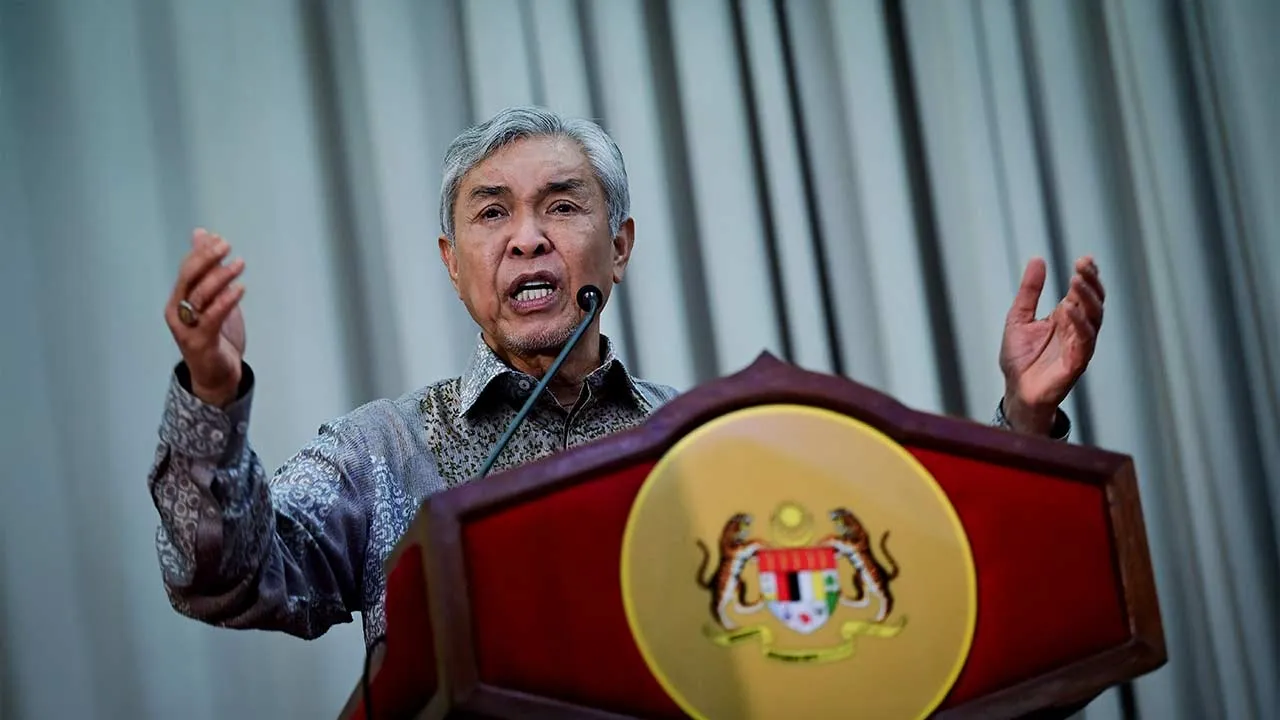 KUALA TERENGGANU, 2 Jun -- Timbalan Perdana Menteri Datuk Seri Dr Ahmad Zahid Hamidi berucap pada Majlis Perasmian Penutupan Konvensyen Ekonomi Usahawan Bumiputera (KEUB) 2026 di Terengganu Equestrian Resort hari ini.  --fotoBERNAMA (2026) HAK CIPTA TERPELIHARA
