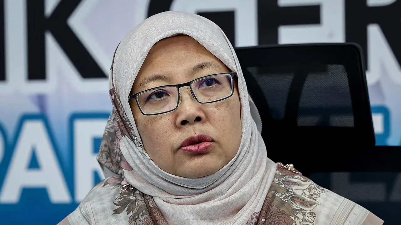 JOHOR BAHRU, 18 Jun -- Pengerusi Parti Keadilan Rakyat (PKR) Johor, Datuk Seri Dr Zaliha Mustafa ketika sesi temu bual bersama BERNAMA di Bilik Gerakan Utama PKR hari ini.  Beliau berkata Pakatan Harapan dijangka umum calon pada 22 Jun ini.  --fotoBERNAMA (2026) HAK CIPTA TERPELIHARA