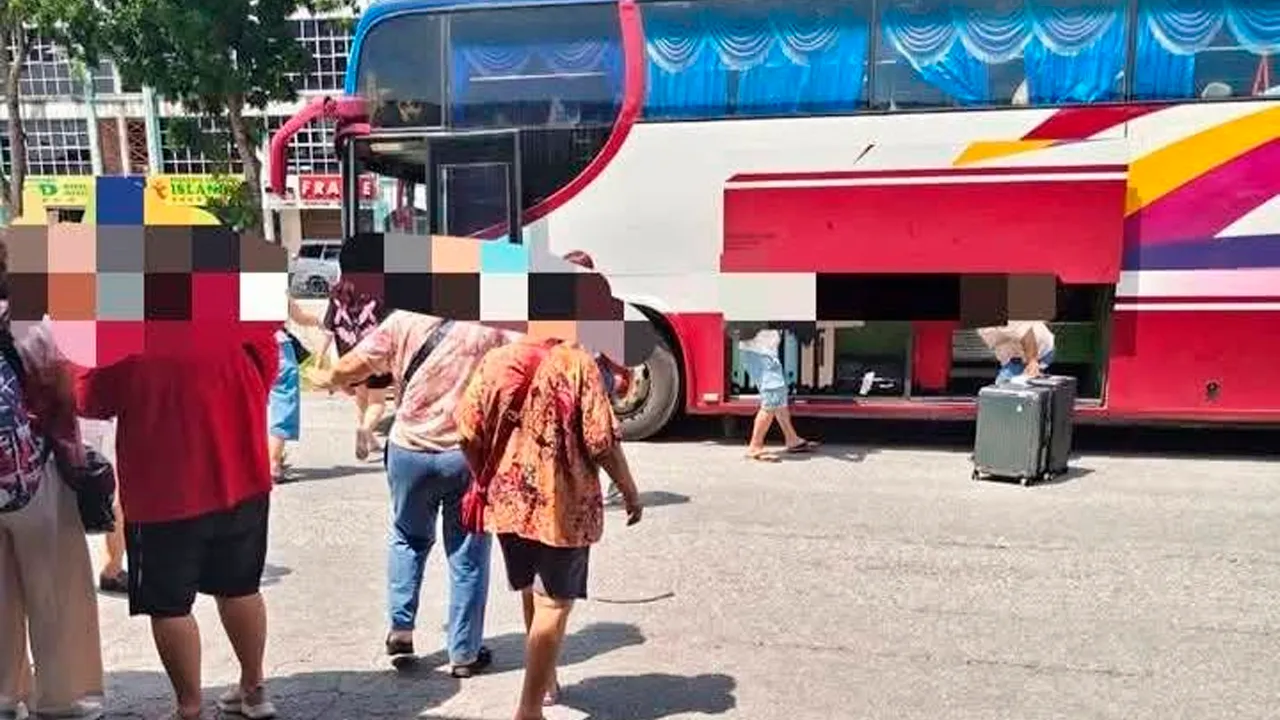 Permit bas sekolah tapi bawa pelancong, bas disita.. kredit JPJ Kedah