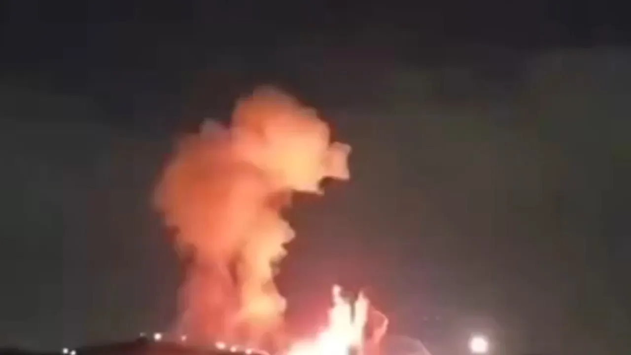 Trump is dropping bombs on Iran in the middle of the night — striking Sirik and Qeshm Island.