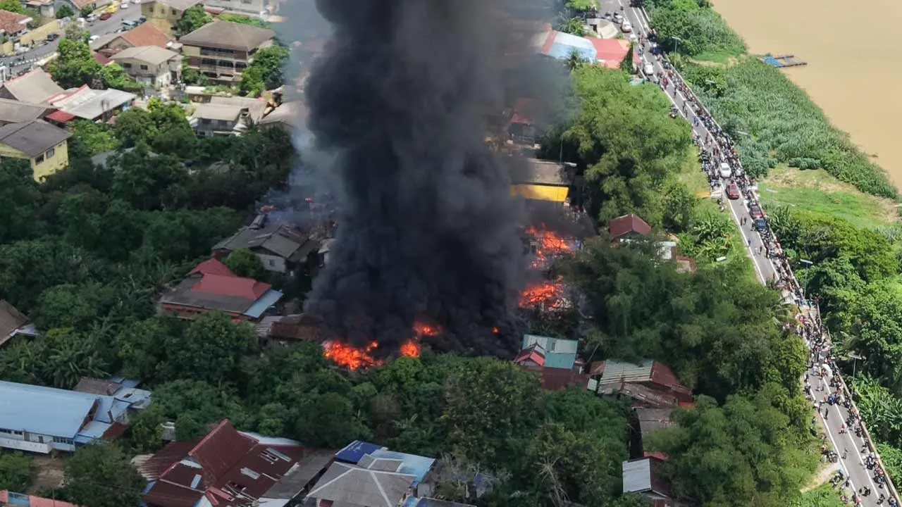 kebakaran di Kampung Gok Kapur yang dianggarkan oleh pihak bomba melibatkan 26 buah rumah yang melibatkan 130 mangsa