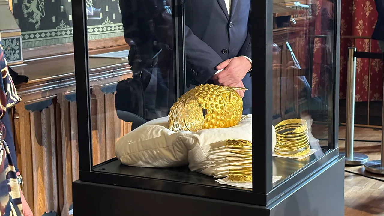 A stolen artefact from Romania, the 2,500-year-old Cotofenesti helmet, recovered in Netherlands, is shown during a press conference in Assen, Netherlands, Thursday, April 2, 2026. (AP Photo/Aleksandar Furtula, File)