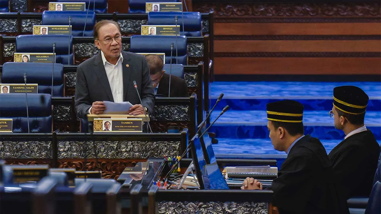 KUALA LUMPUR, 30 Jun -- Perdana Menteri Datuk Seri Anwar Ibrahim ketika Mesyuarat Kedua Penggal Kelima Parlimen Ke-15 Dewan Rakyat di Bangunan Parlimen hari ini.  --fotoBERNAMA (2026) HAK CIPTA TERPELIHARA