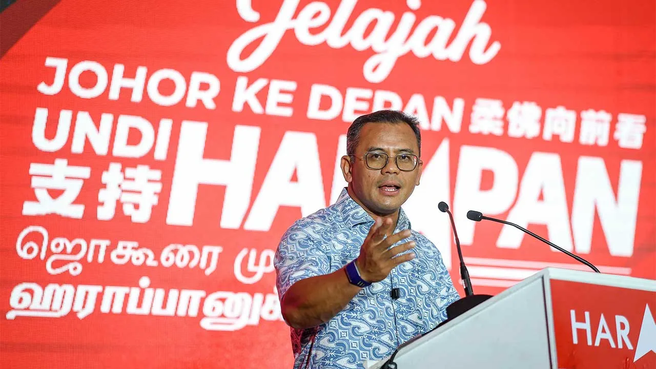 BATU PAHAT, 1 Julai -- Menteri Besar Selangor yang juga Naib Presiden Keadilan, Datuk Seri Amirudin Shari berucap pada Jelajah Johor Ke Depan Undi Harapan sempena kempen Pilihan Raya Negeri (PRN) Johor ke-16 di Senggarang hari ini.  --fotoBERNAMA (2026) HAK CIPTA TERPELIHARA
