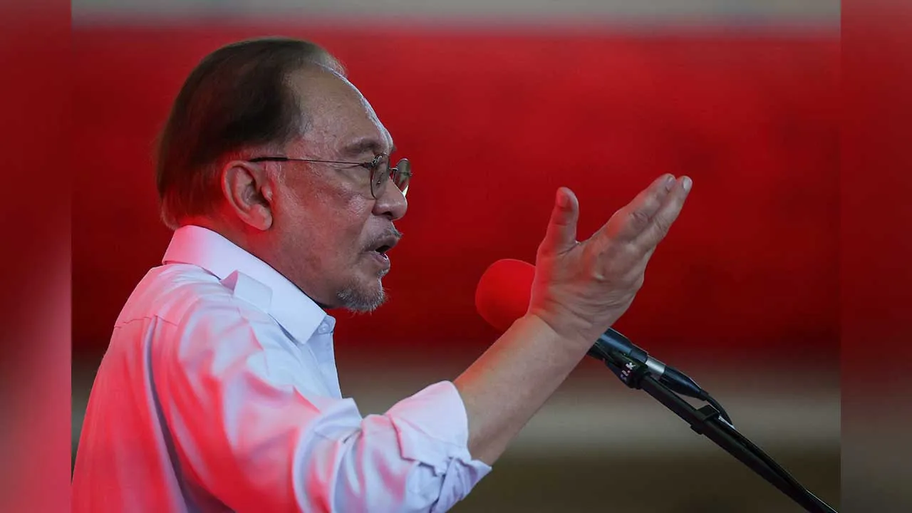 GEMAS, 27 Julai -- Perdana Menteri Datuk Seri Anwar Ibrahim semasa menyampaikan ucapan pada Program Semarak Kenegaraan di Kem Syed Sirajuddin, hari ini.  --fotoBERNAMA (2026) HAK CIPTA TERPELIHARA