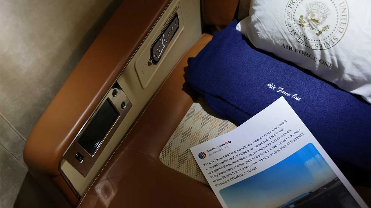 A printed copy of one of U.S. President Donald Trump’s Truth Social posts sits on a seat in the press cabin of the new, Qatari-gifted Air Force One before Trump entered the cabin to address reporters mid-flight after changing planes to return to Washington from RAF Mildenhall, Great Britain, July 8, 2026. REUTERS/Jonathan Ernst