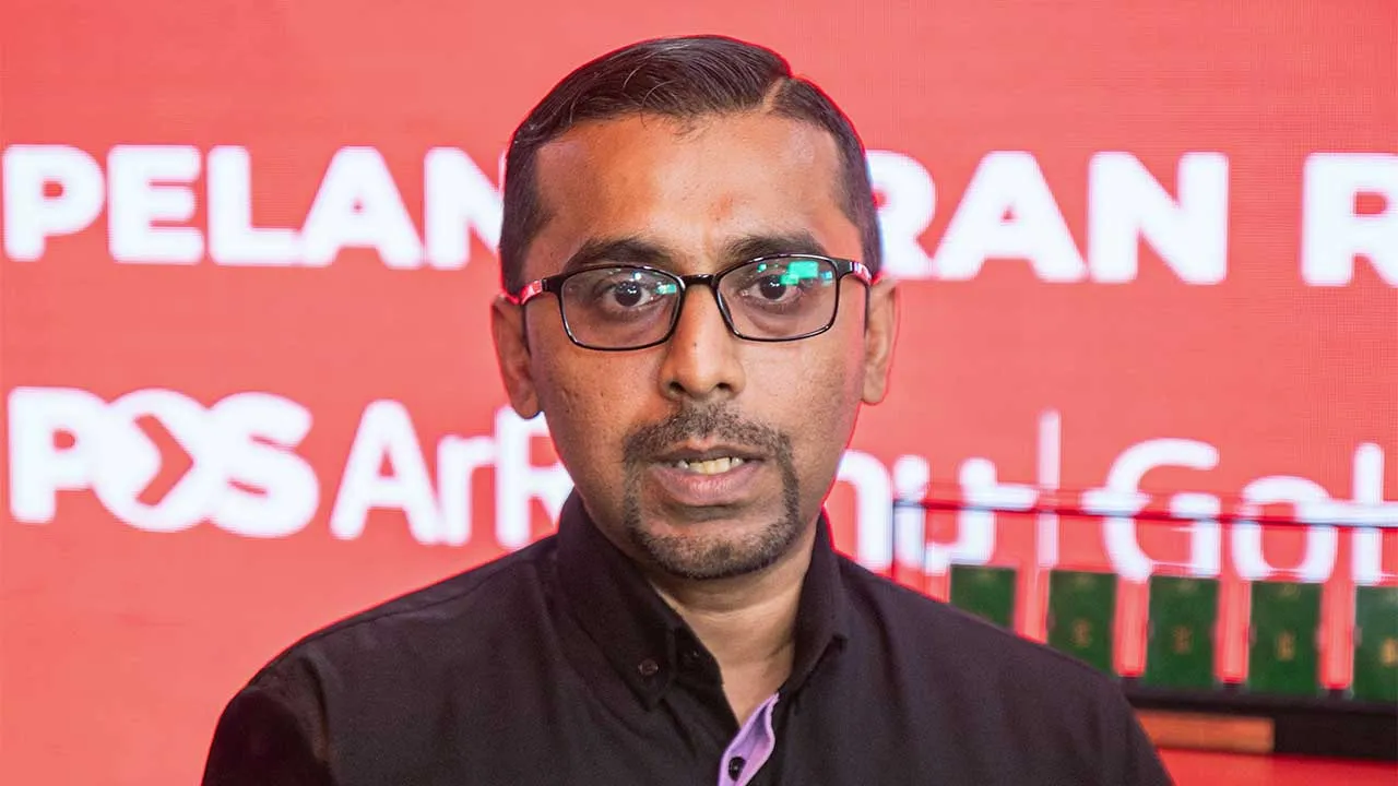 KUALA LUMPUR, 13 Julai -- Ketua Pos ArRahnu Mohammed Zubair Peerpulavar ditemui media selepas majlis pelancaran Pos ArRahnu Gold-i di sini hari ini.  Pos Malaysia Bhd menyasarkan antara 50,000 hingga 70,000 pelanggan bagi perkhidmatan emas digital patuh Syariah yang baharu dilancarkan, Pos ArRahnu Gold-i, dalam tempoh tahun pertama.  -- fotoBERNAMA (2026) HAK CIPTA TERPELIHARA