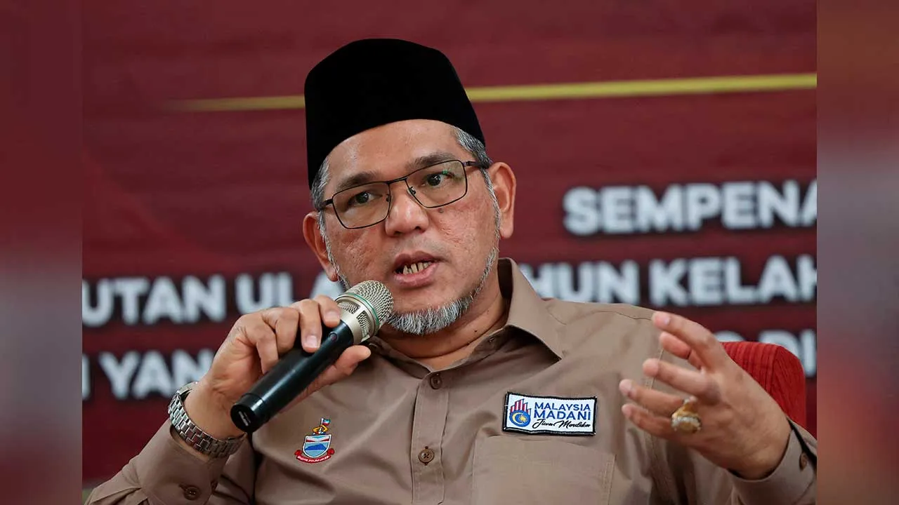 KOTA KINABALU, 18 Mac -- Menteri Pembangunan Belia, Kemajuan Sukan dan Industri Kreatif Sabah Datuk Nizam Abu Bakar Titingan ketika mengadakan sidang media mengenai Sambutan Haji Lahir Yang Dipertua Negeri Sabah di Kompleks Bersepadu Kementerian Komunikasi Kota Kinabalu hari ini.  --fotoBERNAMA (2026) HAK CIPTA TERPELIHARA