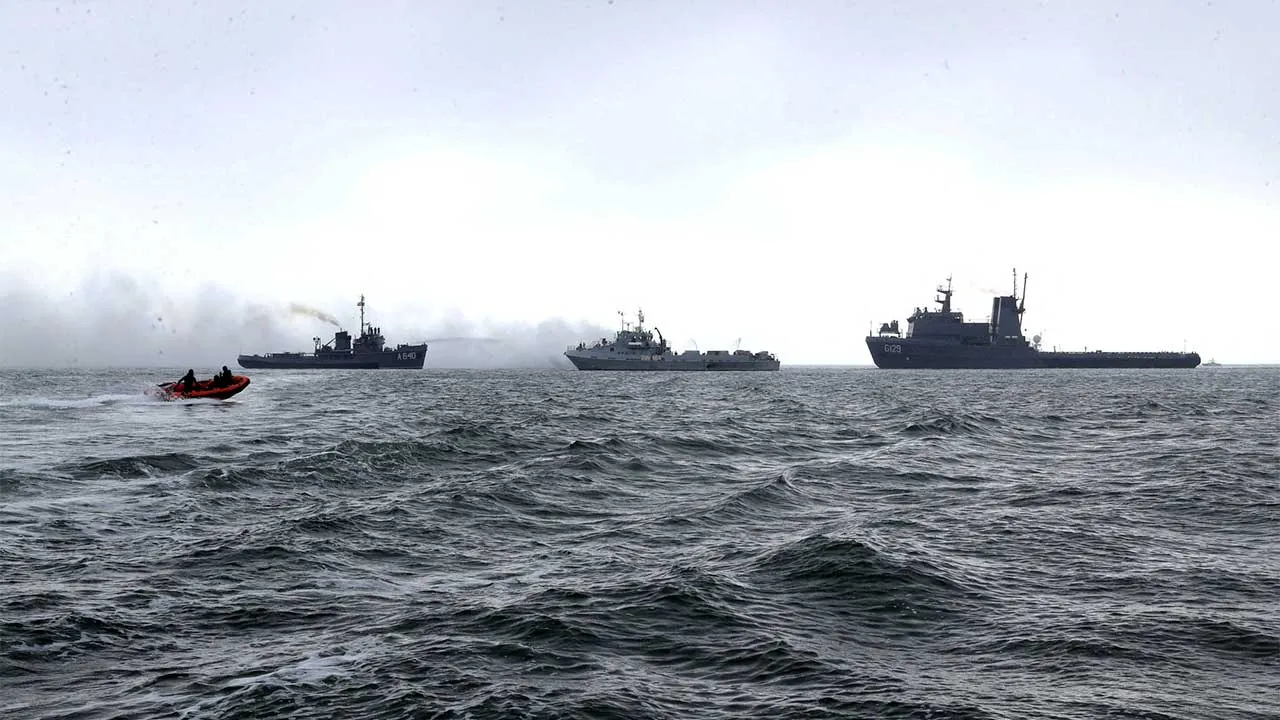 [TB]_Navy ships Iran Azerbaijan Caspian Sea_REUTERS