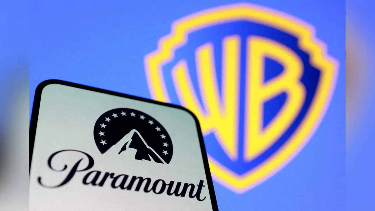 FILE PHOTO: Paramount and Warner Bros logos are seen in this illustration taken December 8, 2025. REUTERS/Dado Ruvic/Illustration/File Photo