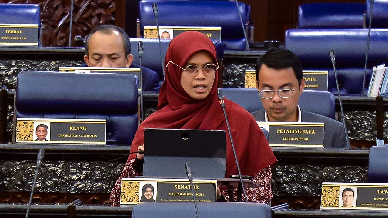 KUALA LUMPUR, 8 Julai -- Timbalan Menteri di Jabatan Perdana Menteri (Hal Ehwal Agama) Senator Marhamah Rosli berucap pada Mesyuarat Kedua, Penggal Kelima, Majlis Parlimen Kelima Belas di Bangunan Parlimen hari ini.  --fotoBERNAMA (2026) HAK CIPTA TERPELIHARA