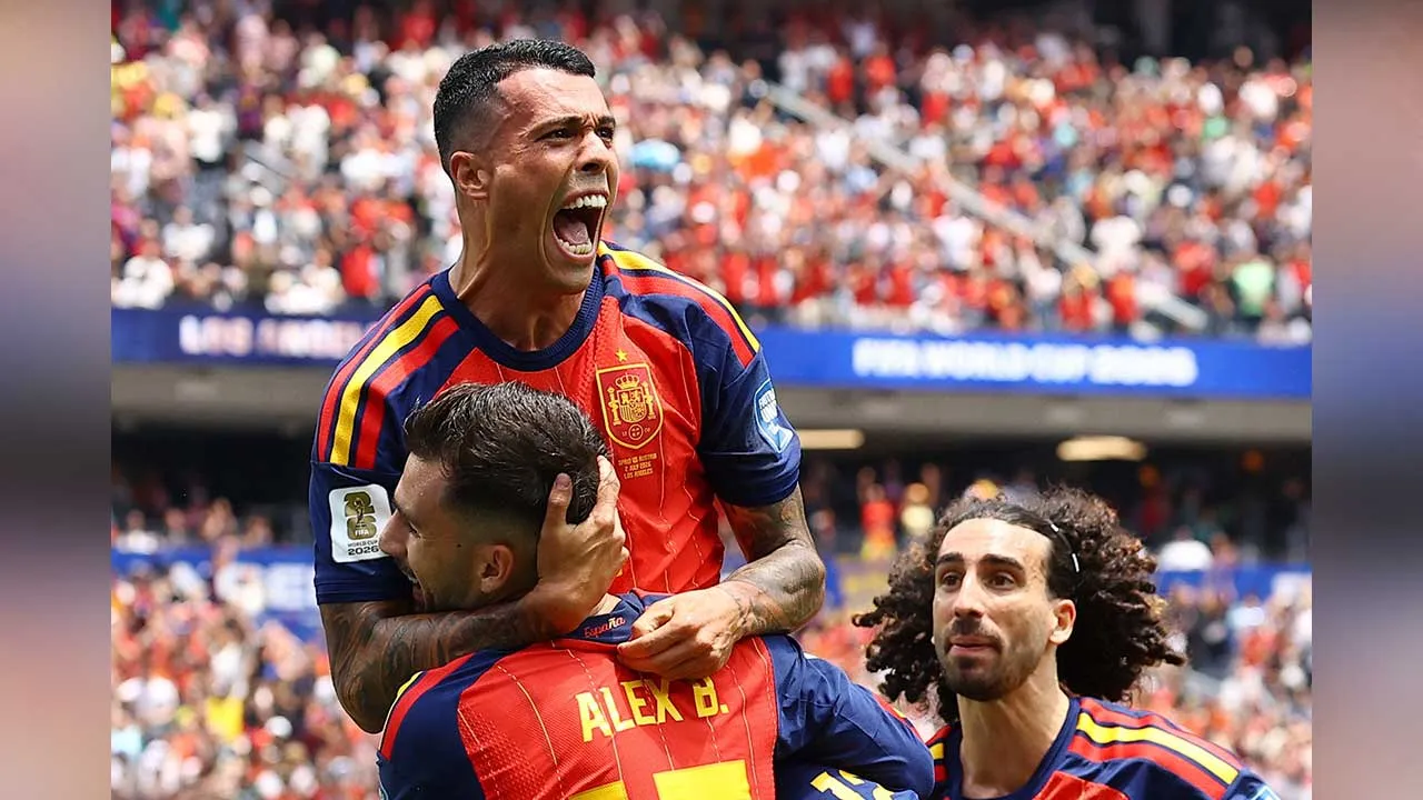 Soccer Football - FIFA World Cup 2026 - Round of 32 - Spain v Austria - Los Angeles Stadium, Inglewood, California, U.S. - July 2, 2026 Spain's Pedro Porro celebrates scoring their second goal with Alex Baena and Marc Cucurella REUTERS/Lisi Niesner
