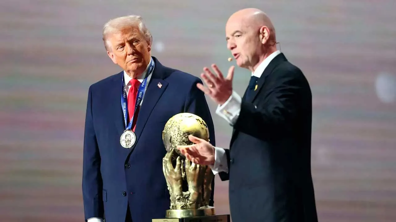 Keputusan FIFA membenarkan penyerang Amerika Syarikat, Folarin Balogun, beraksi dalam aksi pusingan 16 menentang Belgium mencetuskan gelombang kontroversi yang kini mengheret nama Presiden Amerika Syarikat, Donald Trump.
