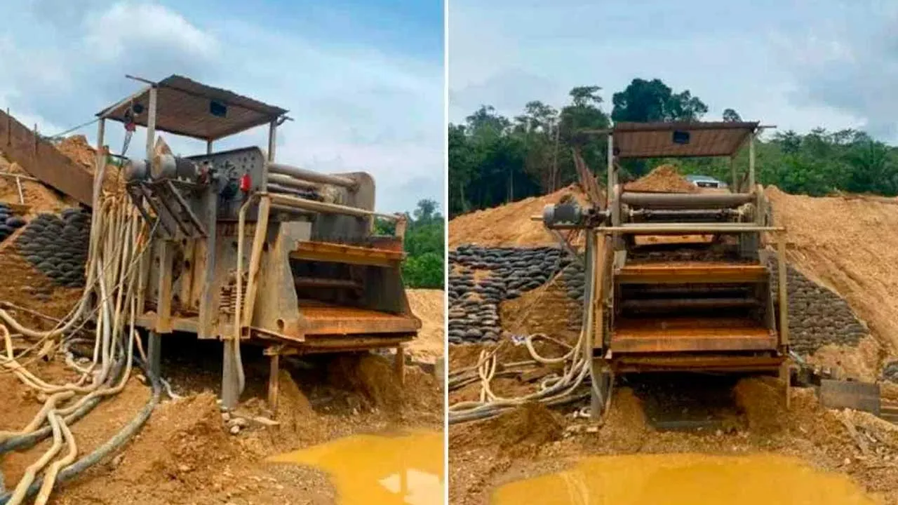 Antara jentera disita hasil serbuan di kawasan lombong haram di Kampung Pulai di Gua Musang. Foto: Facebook Dr Mohamed Fadzli