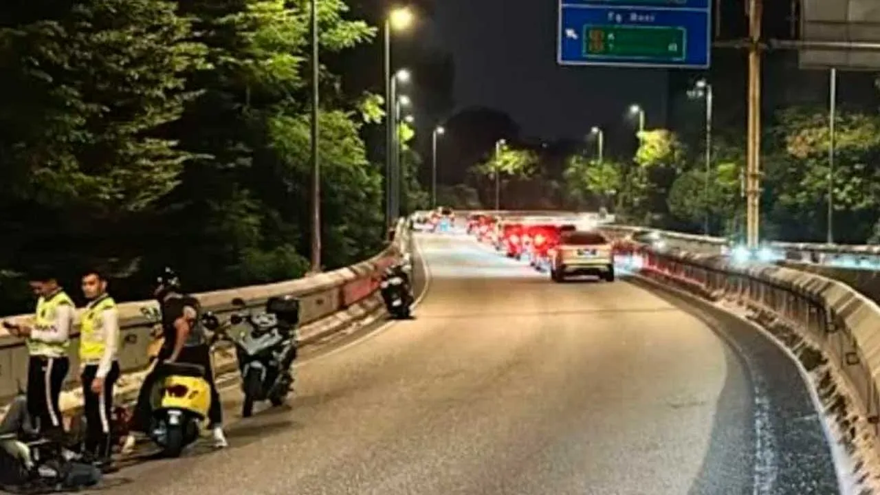 KUALA LUMPUR - Seorang penghantar makanan mengaku tidak bersalah di Mahkamah Majistret di sini pada Jumaat atas pertuduhan menunggang motosikal secara melulu sehingga menyebabkan kematian penunggang motosikal lain, semalam.
