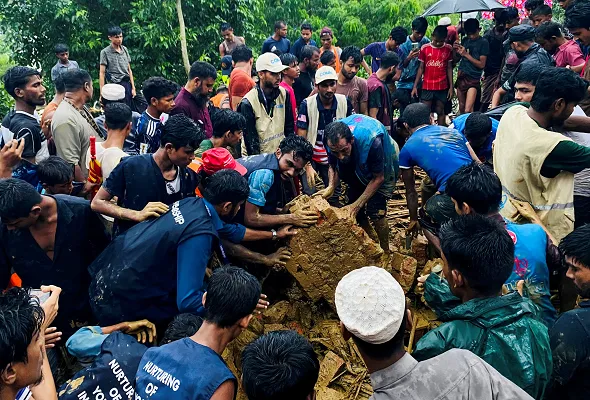 Rohingya refugees works to rescue victims from a landslide spot at a Rohingya Refugee Camp following continuous torrential rain, in Cox’s Bazar, Bangladesh, July 8, 2026. REUTERS/Stringer/File Photo