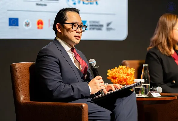 Dr. Evan Laksmana Shangri-La Dialogue Senior Fellow at the International Institute for Strategic Studies moderating discussion at the 39th Asia-Pacific Roundtable in Kuala Lumpur. – ISIS Malaysia 