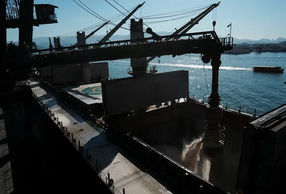 A cargo ship heading to Nigeria is loaded with sugar at Brazil’s main ocean port, Santos, Brazil May 13, 2026. REUTERS/Alexandre Meneghini/File Photo